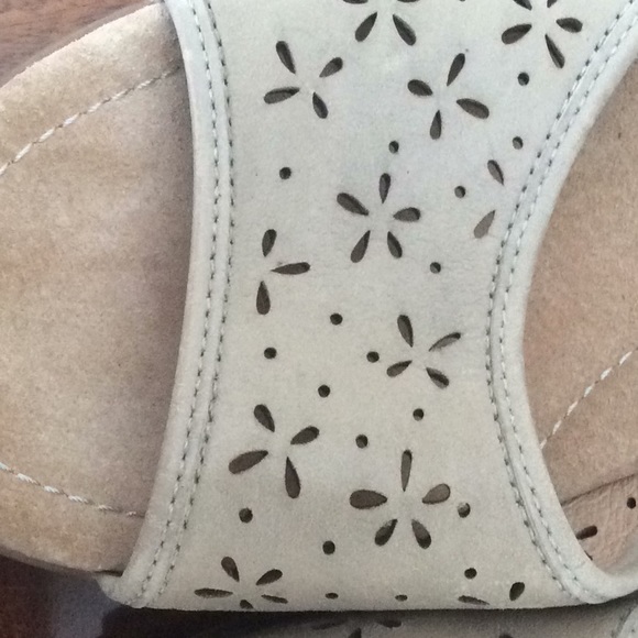 Shoes - Picture 5 of 8